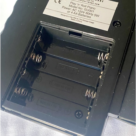 Sharper Image PLAY”N”ROLL PIANO - Picture 7 of 8